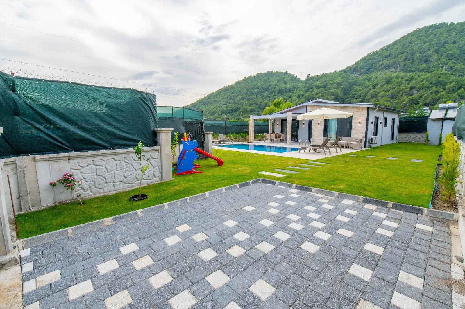 Villa Eliz İnlice