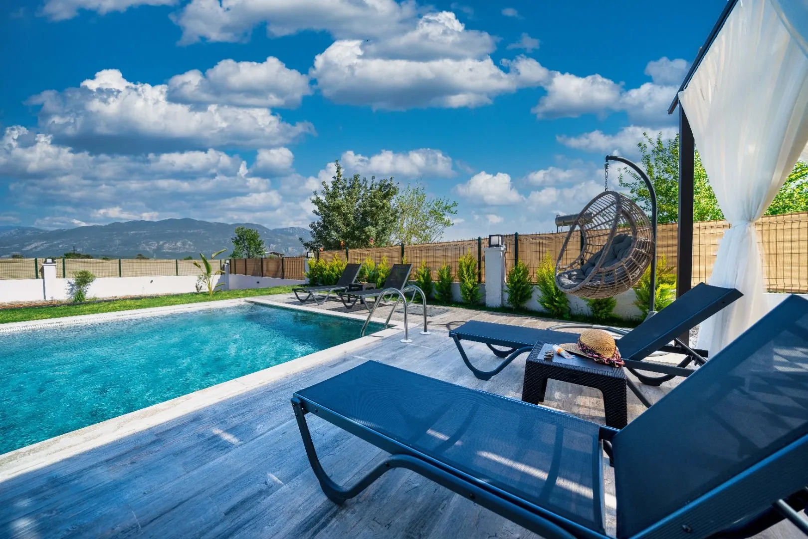 Villa Present