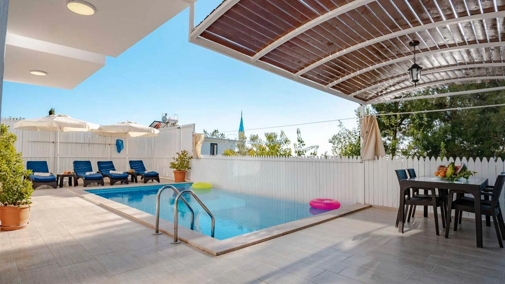 Villa Uzaktaki Şehir