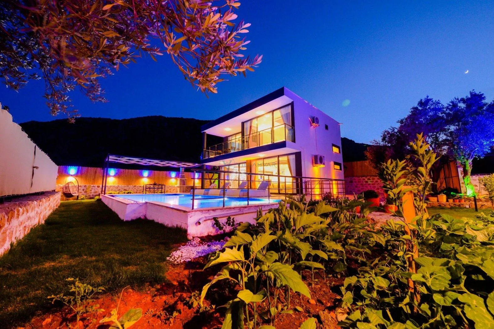 Villa Black Rose