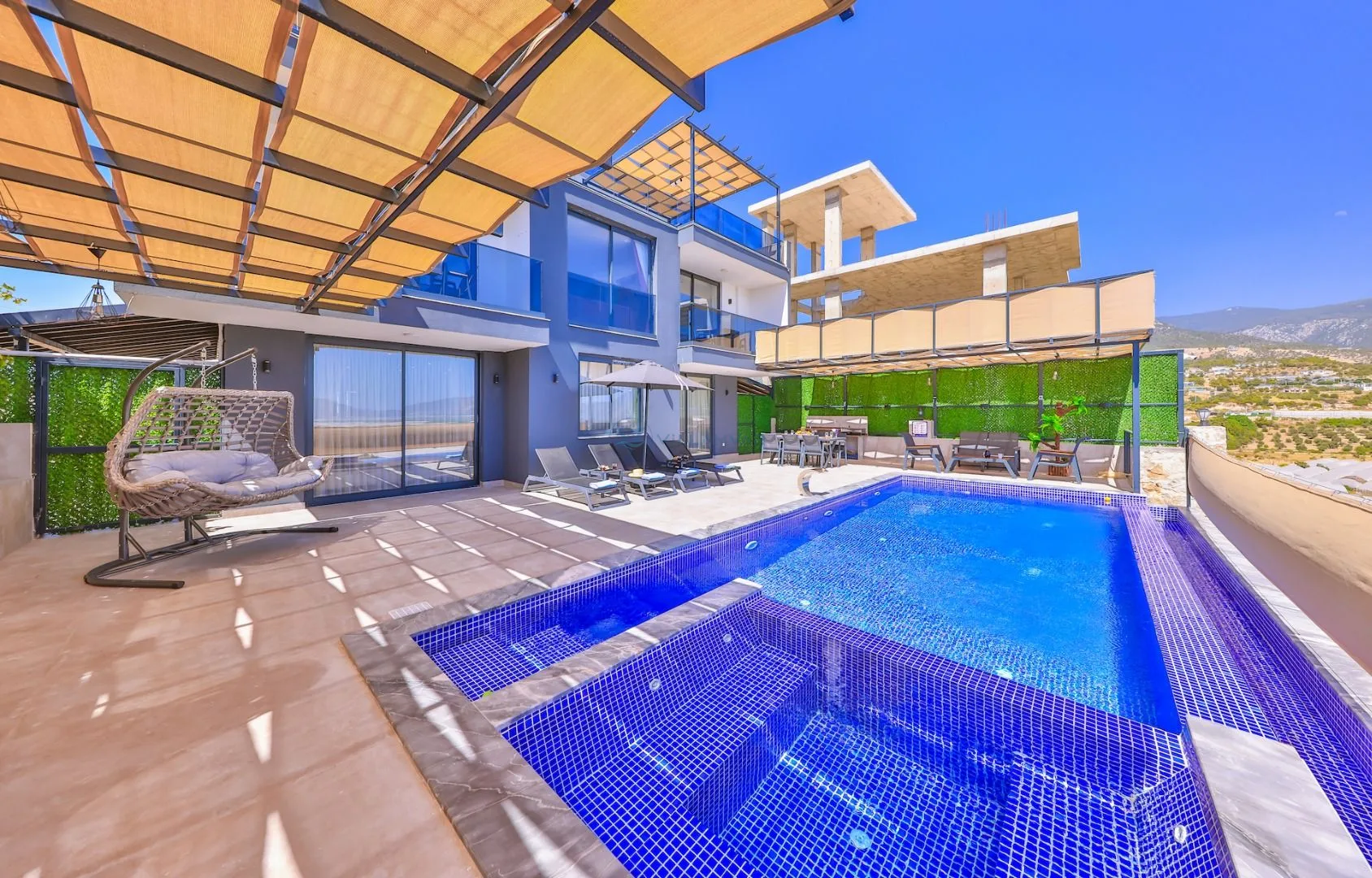 Villa Lalezar